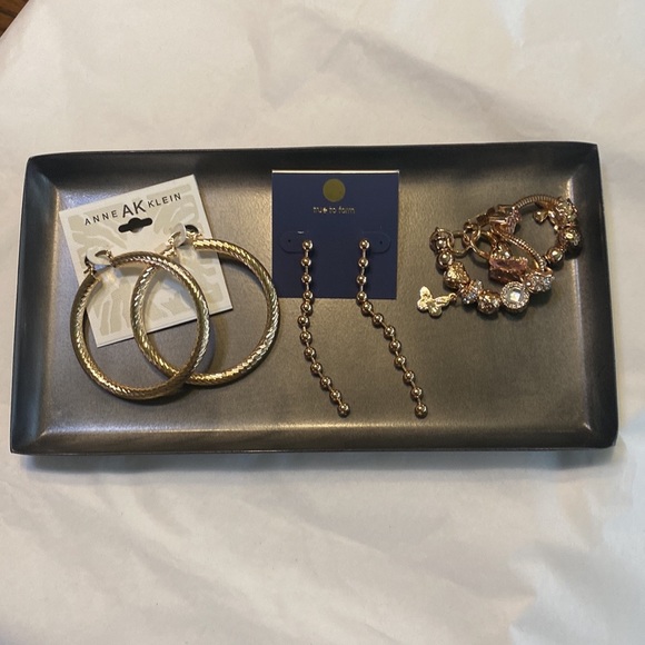 NWT All Purpose Metal Tray, Catch All Tray, 91/2”x5”x3/4” Lots of Uses - Picture 1 of 8